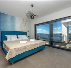 4 bedroom villa with infinity pool and sea views in Crikvencia, Rijeka, sleeps 8
